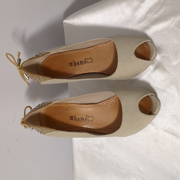 Elegant Cream Peep-Toe Heels - Picture 2 of 9